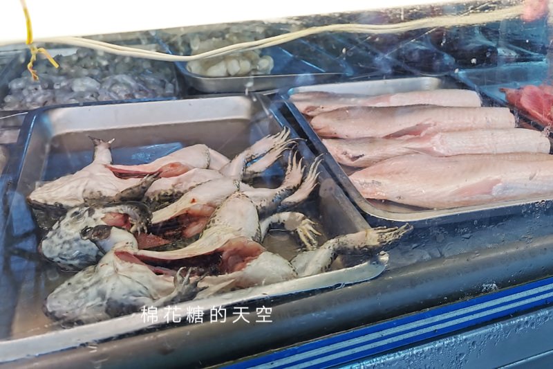 台中台式快炒推薦-正港台式無菜單料理-品香餐飲直接看冰箱點菜的啦！