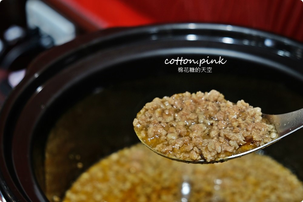 台中小火鍋最低99元～滷肉飯、自助吧吃到飽，沙鹿鍋淘洶湧加十元就能自製微笑滷肉飯