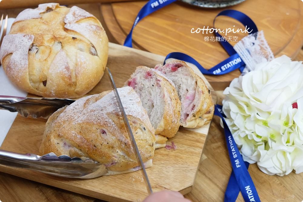 2020台中母親節蛋糕推這家！濃濃芋頭蛋糕加紅豆～無敵好吃媽媽最愛！馥漫麵包限時預定中