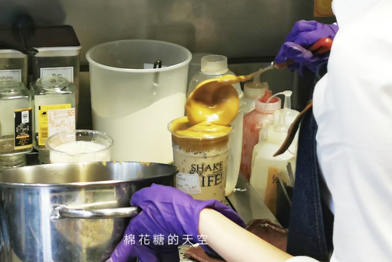 超夯400次咖啡不用自己打，台中第一家手打咖啡加奶茶在逢甲夜市