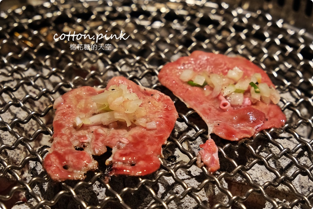 超過60種食材吃到飽！台中羊角炭火燒肉牛排、活蝦現點吃通海～飯後甜點不能錯過這一片！