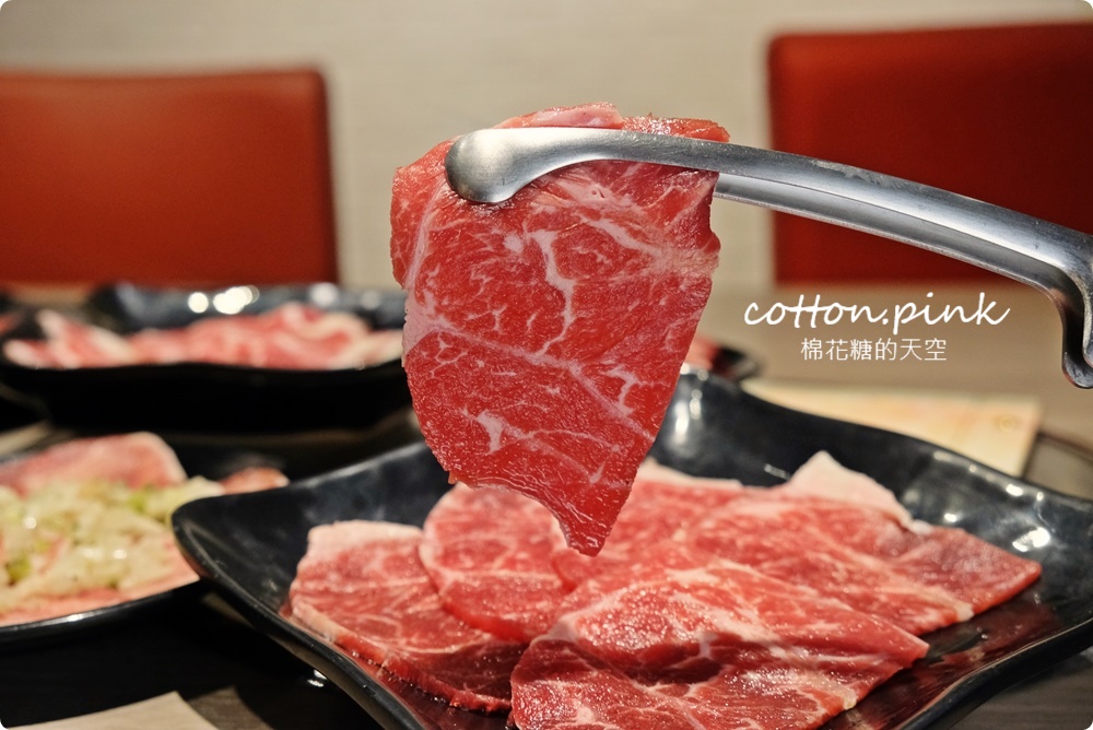超過60種食材吃到飽！台中羊角炭火燒肉牛排、活蝦現點吃通海～飯後甜點不能錯過這一片！
