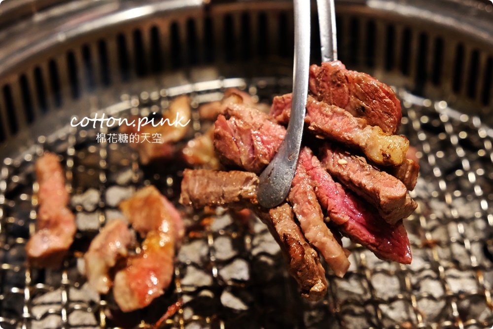 超過60種食材吃到飽！台中羊角炭火燒肉牛排、活蝦現點吃通海～飯後甜點不能錯過這一片！
