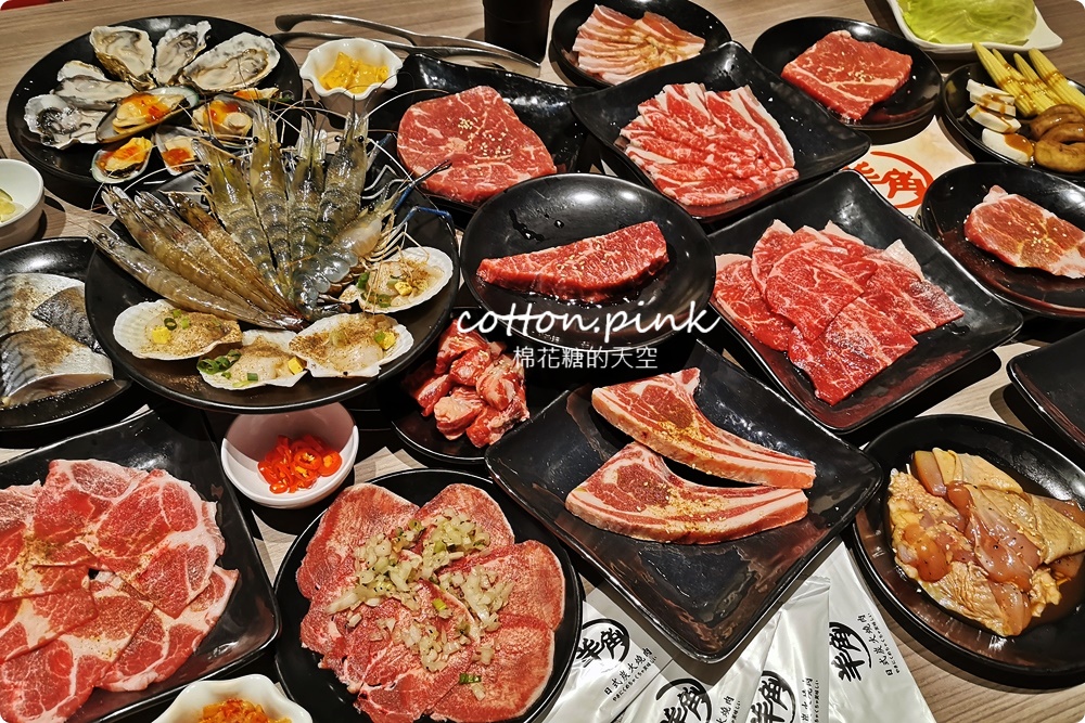 超過60種食材吃到飽！台中羊角炭火燒肉牛排、活蝦現點吃通海～飯後甜點不能錯過這一片！