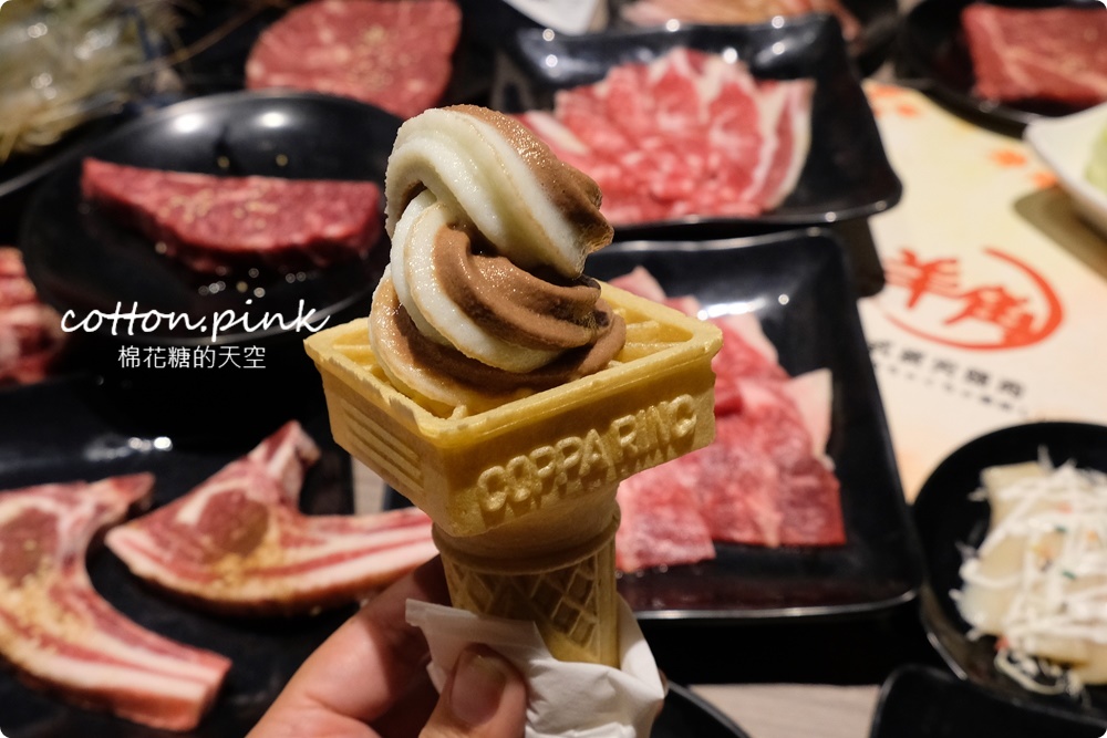 超過60種食材吃到飽！台中羊角炭火燒肉牛排、活蝦現點吃通海～飯後甜點不能錯過這一片！