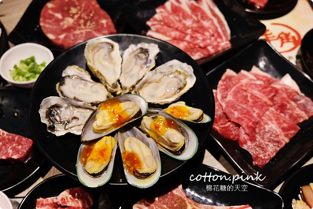 超過60種食材吃到飽！台中羊角炭火燒肉牛排、活蝦現點吃通海～飯後甜點不能錯過這一片！