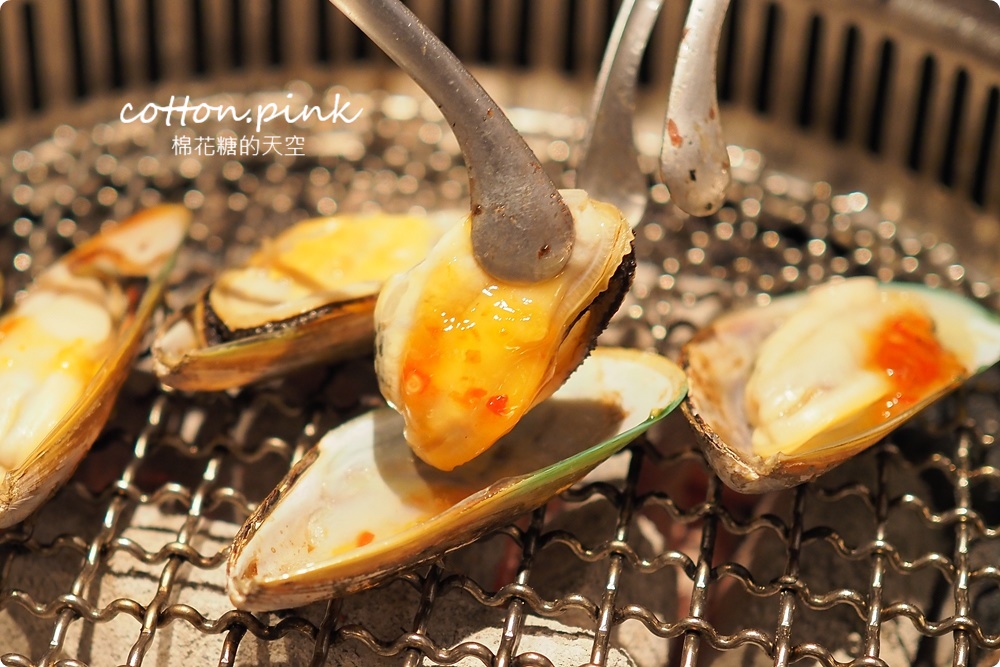 超過60種食材吃到飽！台中羊角炭火燒肉牛排、活蝦現點吃通海～飯後甜點不能錯過這一片！