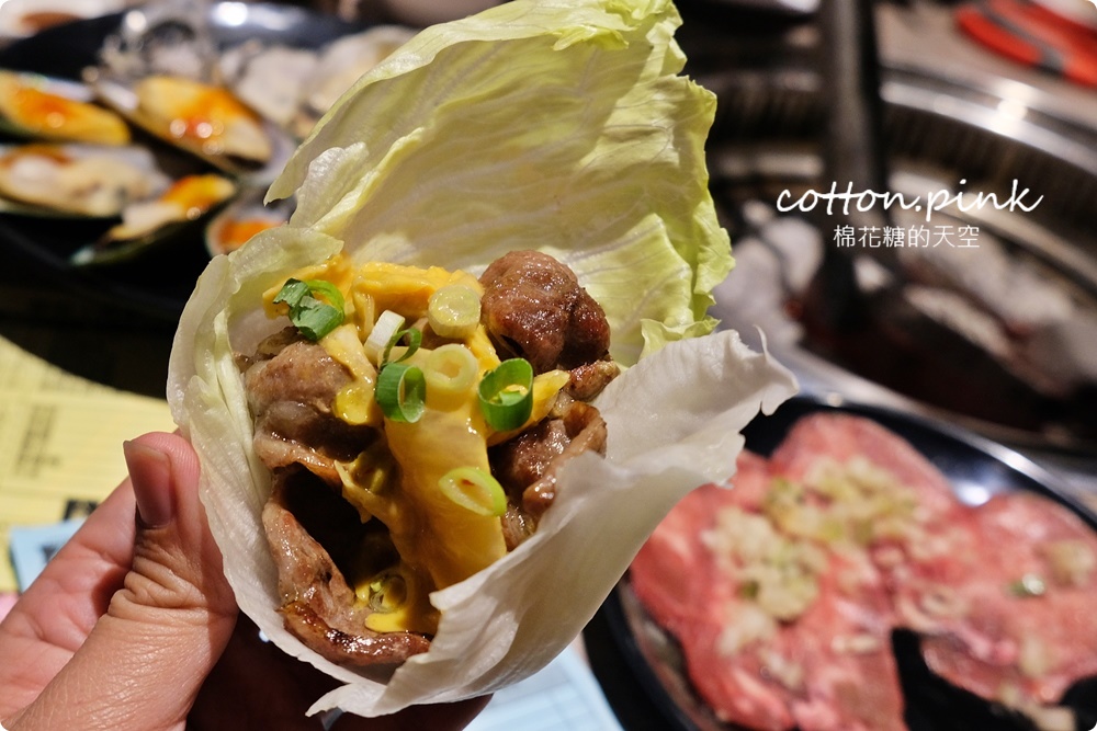 超過60種食材吃到飽！台中羊角炭火燒肉牛排、活蝦現點吃通海～飯後甜點不能錯過這一片！