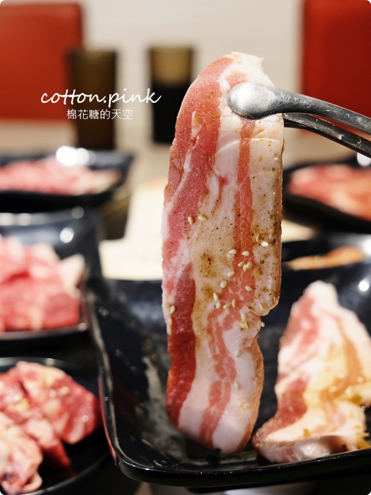 超過60種食材吃到飽！台中羊角炭火燒肉牛排、活蝦現點吃通海～飯後甜點不能錯過這一片！