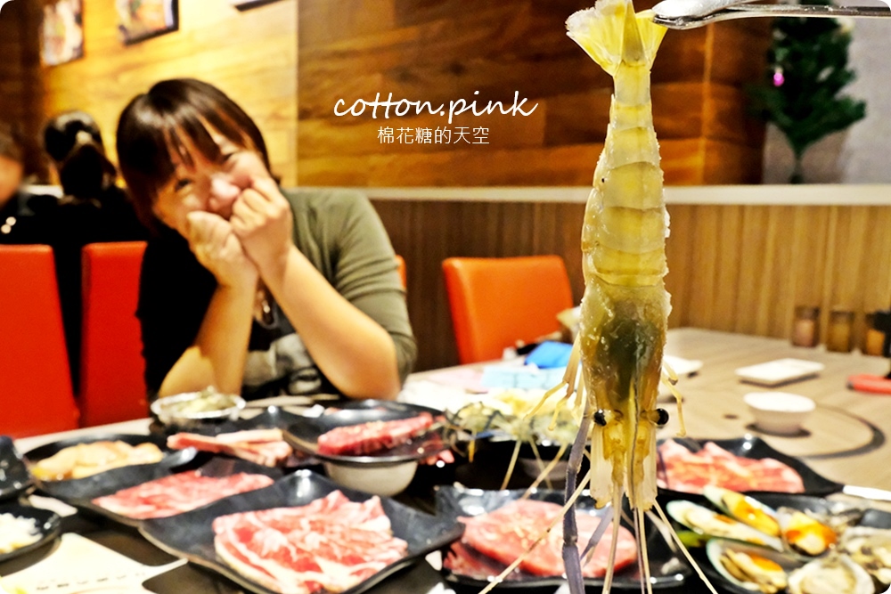 超過60種食材吃到飽！台中羊角炭火燒肉牛排、活蝦現點吃通海～飯後甜點不能錯過這一片！
