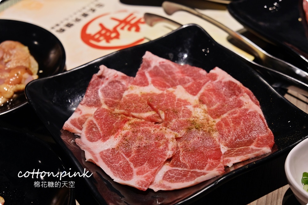 超過60種食材吃到飽!台中羊角炭火燒肉牛排、活蝦現點吃通海~飯後甜點不能錯過這一片! 超過60種食材吃到飽!台中羊角炭火燒肉牛排、活蝦現點吃通海~飯後甜點不能錯過這一片!