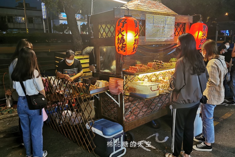 一週只有三天！台中靜宜夜市佔地不大但好多排隊美食啊！人氣攤位懶人包