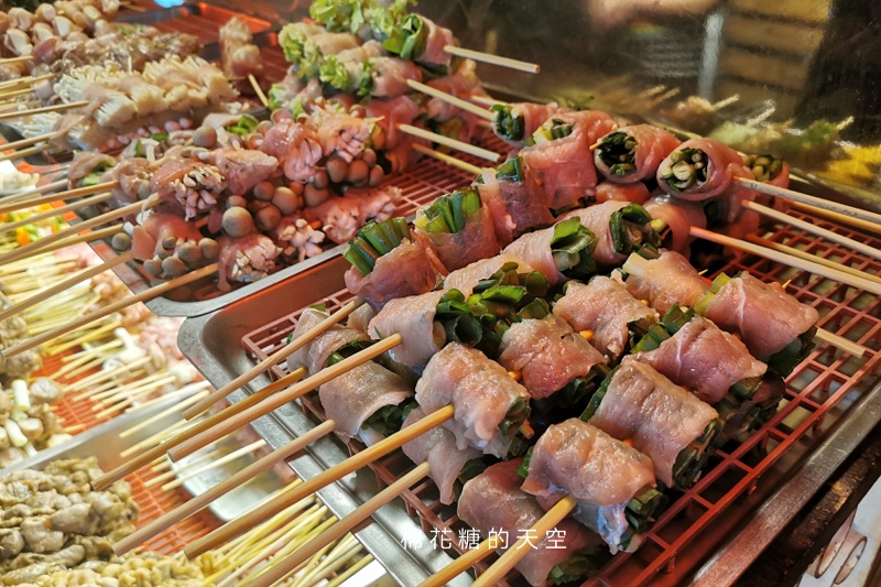 一週只有三天！台中靜宜夜市佔地不大但好多排隊美食啊！人氣攤位懶人包