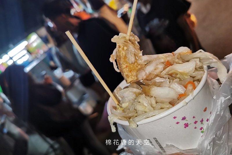 一週只有三天！台中靜宜夜市佔地不大但好多排隊美食啊！人氣攤位懶人包