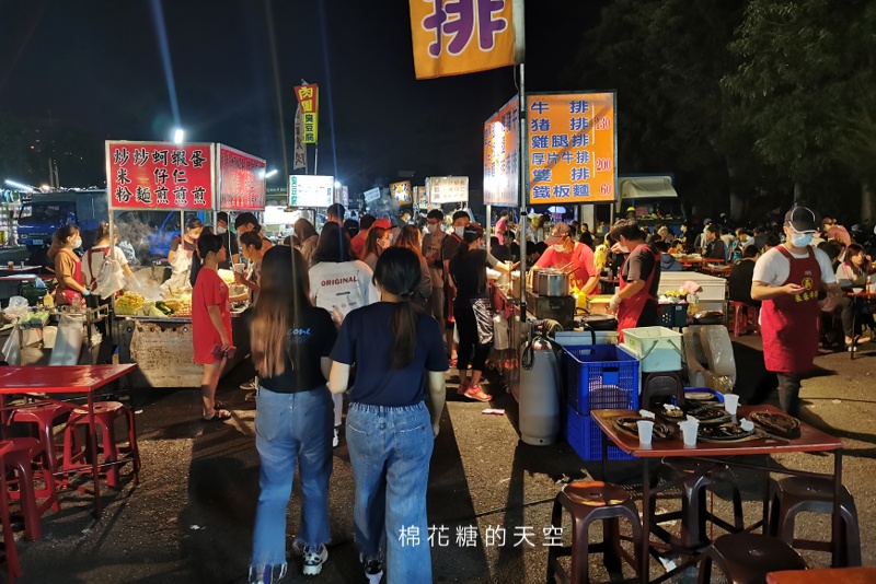 一週只有三天！台中靜宜夜市佔地不大但好多排隊美食啊！人氣攤位懶人包