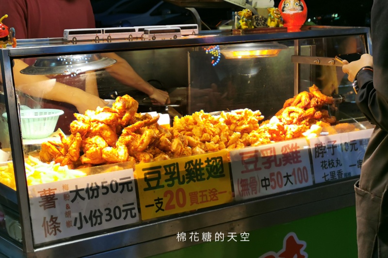 一週只有三天！台中靜宜夜市佔地不大但好多排隊美食啊！人氣攤位懶人包
