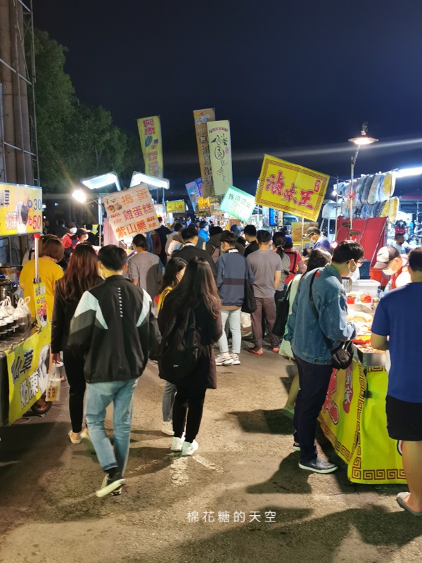 一週只有三天！台中靜宜夜市佔地不大但好多排隊美食啊！人氣攤位懶人包