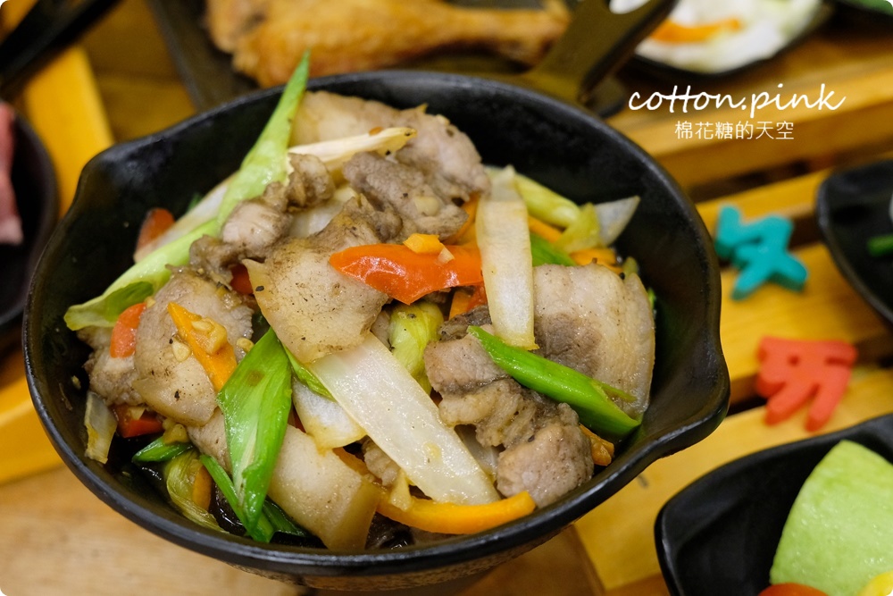 超美星光貨櫃屋現身台中沙鹿！牛奶糖火鍋超多料、大隻雞腿飯還有九宮格小菜～櫃森森推出好吃便當囉