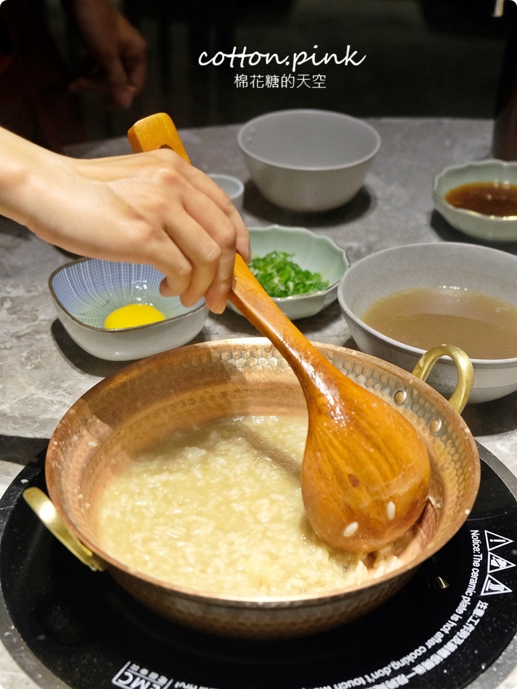 台中最潮小火鍋-不只超好拍更好吃～月暮藏涮涮鍋和牛海鮮吃起來！