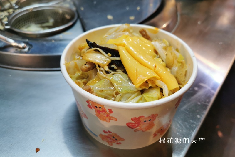 旱溪夜市這攤超火！心耕炒泡麵～台式風味鍋氣十足，竟然是素食!!!!