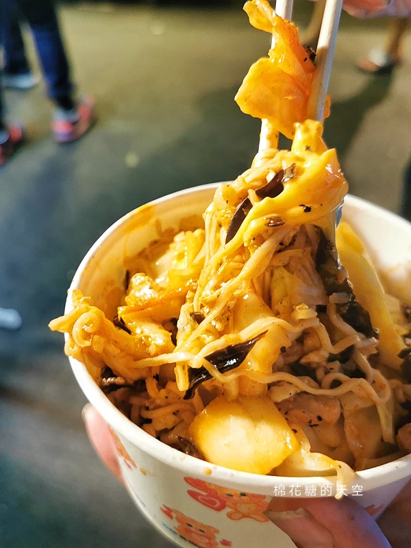 旱溪夜市這攤超火！心耕炒泡麵～台式風味鍋氣十足，竟然是素食!!!!