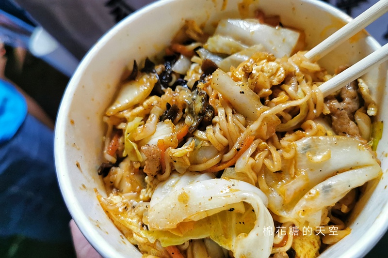 旱溪夜市這攤超火！心耕炒泡麵～台式風味鍋氣十足，竟然是素食!!!!