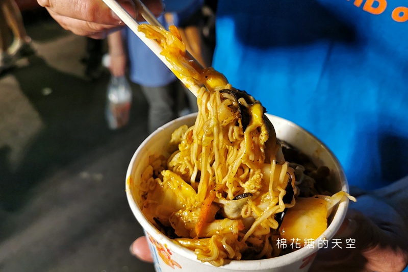 旱溪夜市這攤超火！心耕炒泡麵～台式風味鍋氣十足，竟然是素食!!!!
