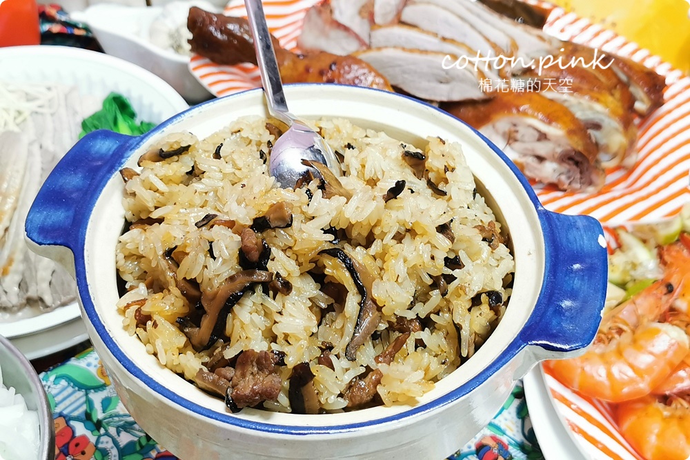 台中黃昏市場美食|人氣香菇油飯星期五在這市場!還沒開門就排隊!