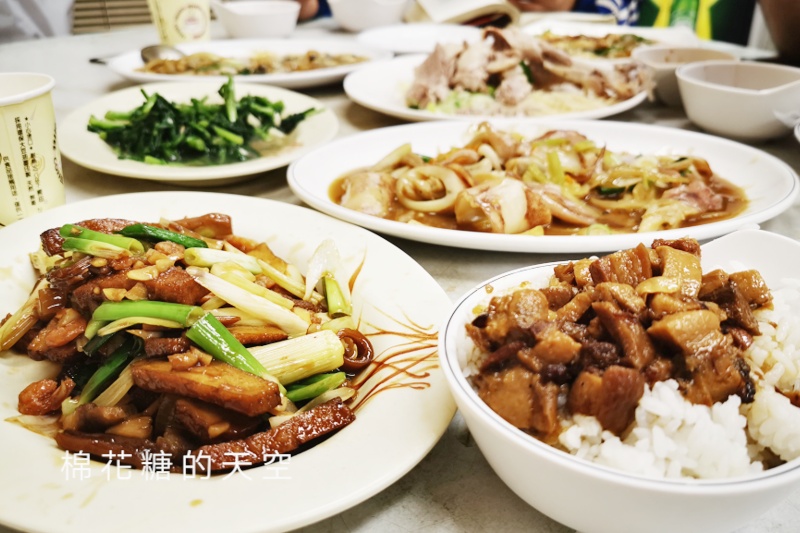台中快炒這家有賣蚵仔煎耶！嘉賓蚵仔專賣店～鵝肉也好吃喔！