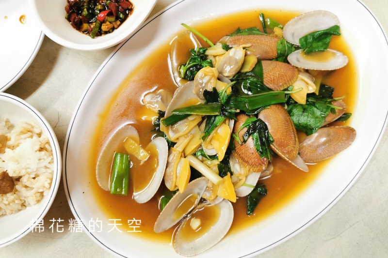 台中快炒這家有賣蚵仔煎耶！嘉賓蚵仔專賣店～鵝肉也好吃喔！
