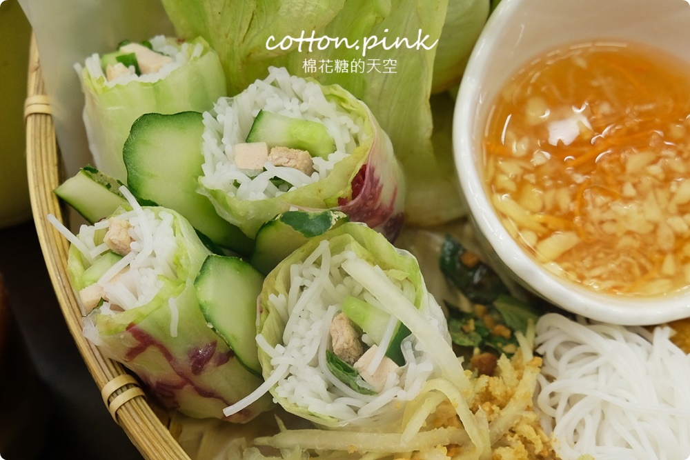台中大里人氣越南料理|越好吃招牌推推鍋菜多的像小山一樣滿！