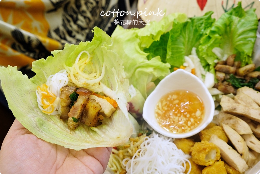 台中大里人氣越南料理|越好吃招牌推推鍋菜多的像小山一樣滿！