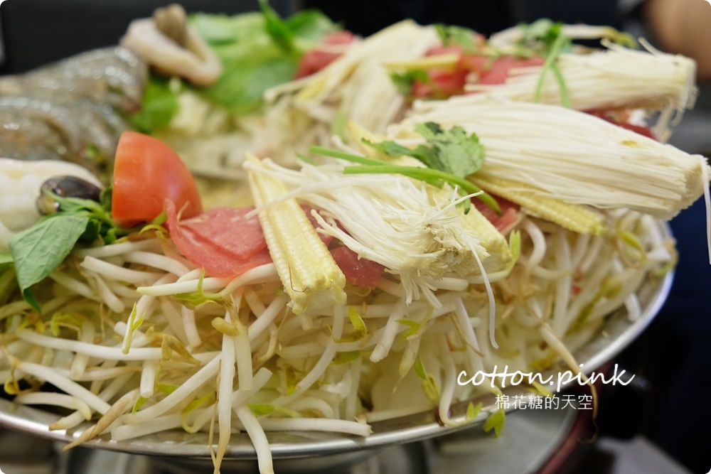 台中大里人氣越南料理|越好吃招牌推推鍋菜多的像小山一樣滿！