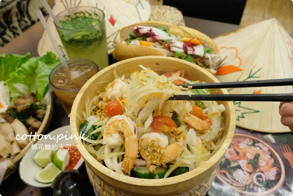 台中大里人氣越南料理|越好吃招牌推推鍋菜多的像小山一樣滿！