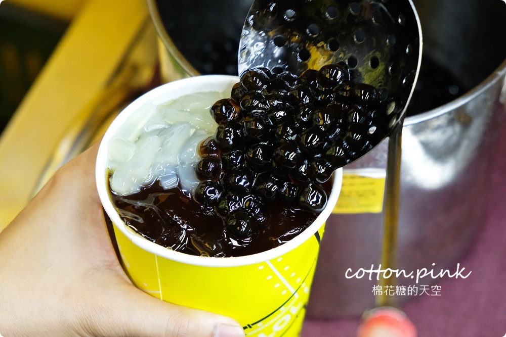 逢甲飲料這杯超划算！珍珠、寒天、椰果通通加只要多5元、原味奶蓋茶一杯不到～文末有完整菜單