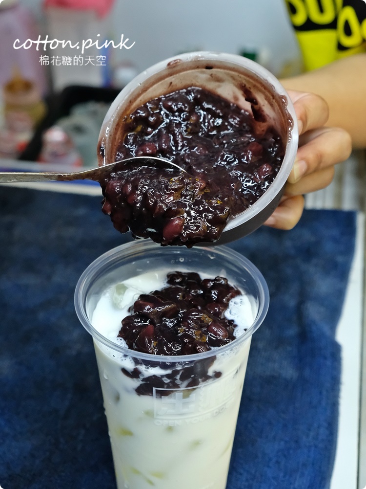 逢甲飲料這杯超划算！珍珠、寒天、椰果通通加只要多5元、原味奶蓋茶一杯不到～文末有完整菜單