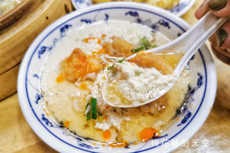 台中老店長江早餐！必點燒餅油條加鹹豆漿～不管平假日都大排長龍