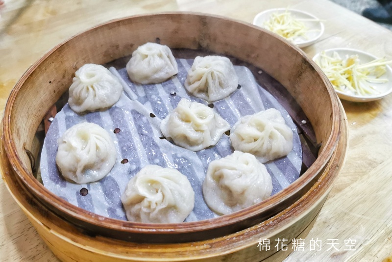 台中老店長江早餐！必點燒餅油條加鹹豆漿～不管平假日都大排長龍