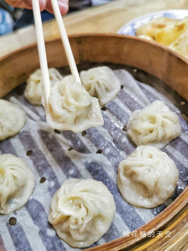 台中老店長江早餐！必點燒餅油條加鹹豆漿～不管平假日都大排長龍