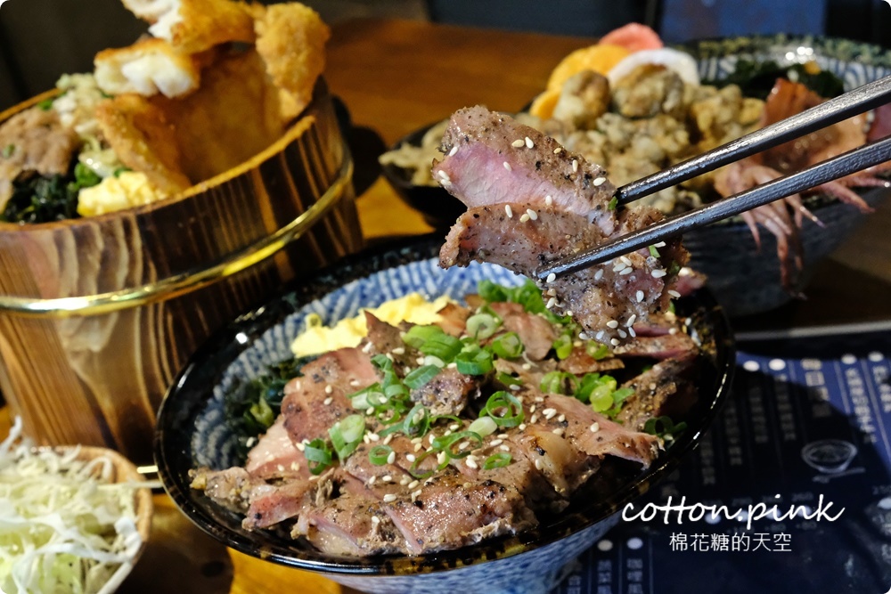 模範街商圈蓋飯專賣店太澎湃！沐丼蚵仔酥嘎魷魚海味蓋飯吃起來～
