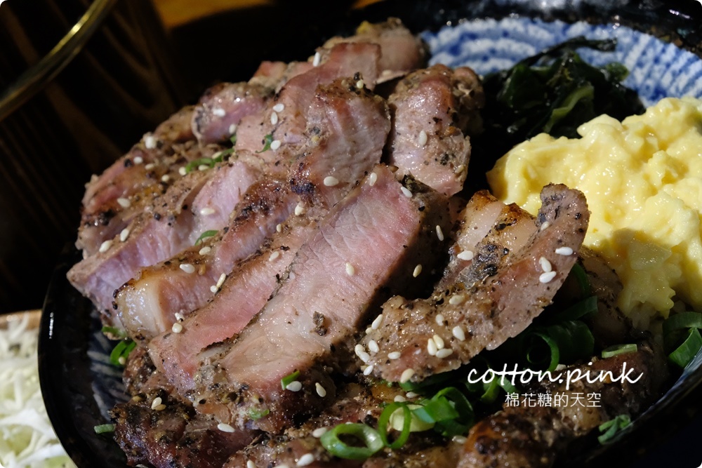 模範街商圈蓋飯專賣店太澎湃！沐丼蚵仔酥嘎魷魚海味蓋飯吃起來～