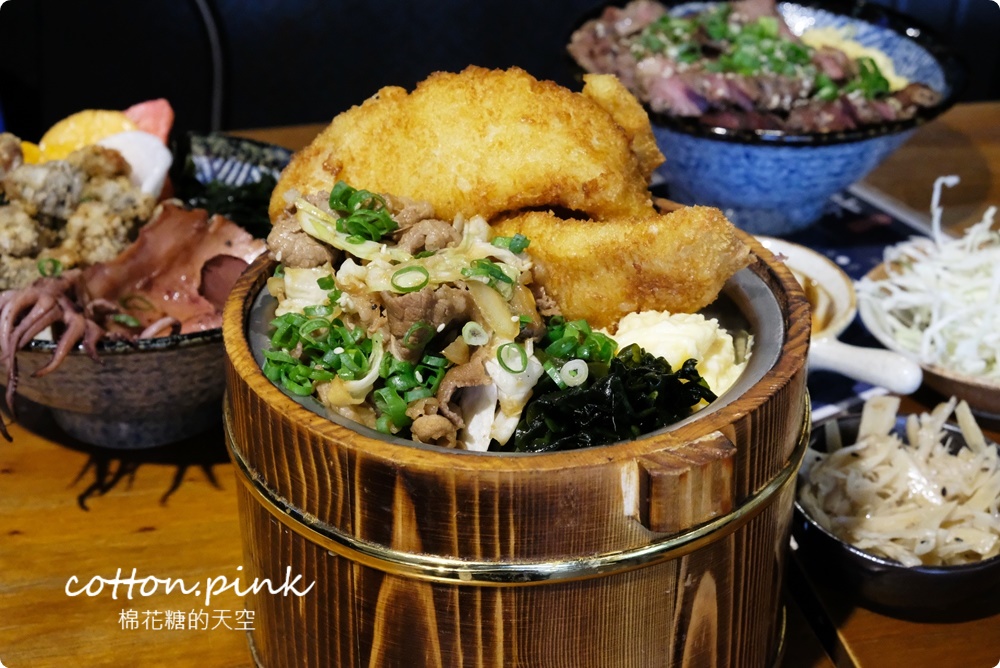 模範街商圈蓋飯專賣店太澎湃！沐丼蚵仔酥嘎魷魚海味蓋飯吃起來～