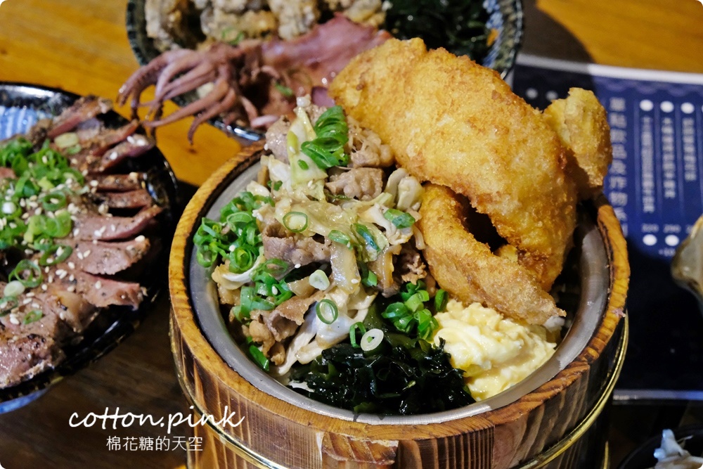 模範街商圈蓋飯專賣店太澎湃！沐丼蚵仔酥嘎魷魚海味蓋飯吃起來～
