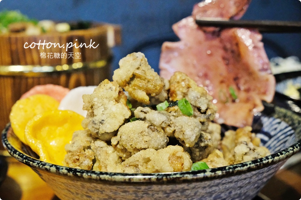 模範街商圈蓋飯專賣店太澎湃！沐丼蚵仔酥嘎魷魚海味蓋飯吃起來～