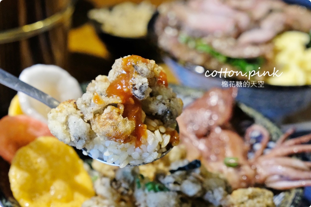 模範街商圈蓋飯專賣店太澎湃！沐丼蚵仔酥嘎魷魚海味蓋飯吃起來～