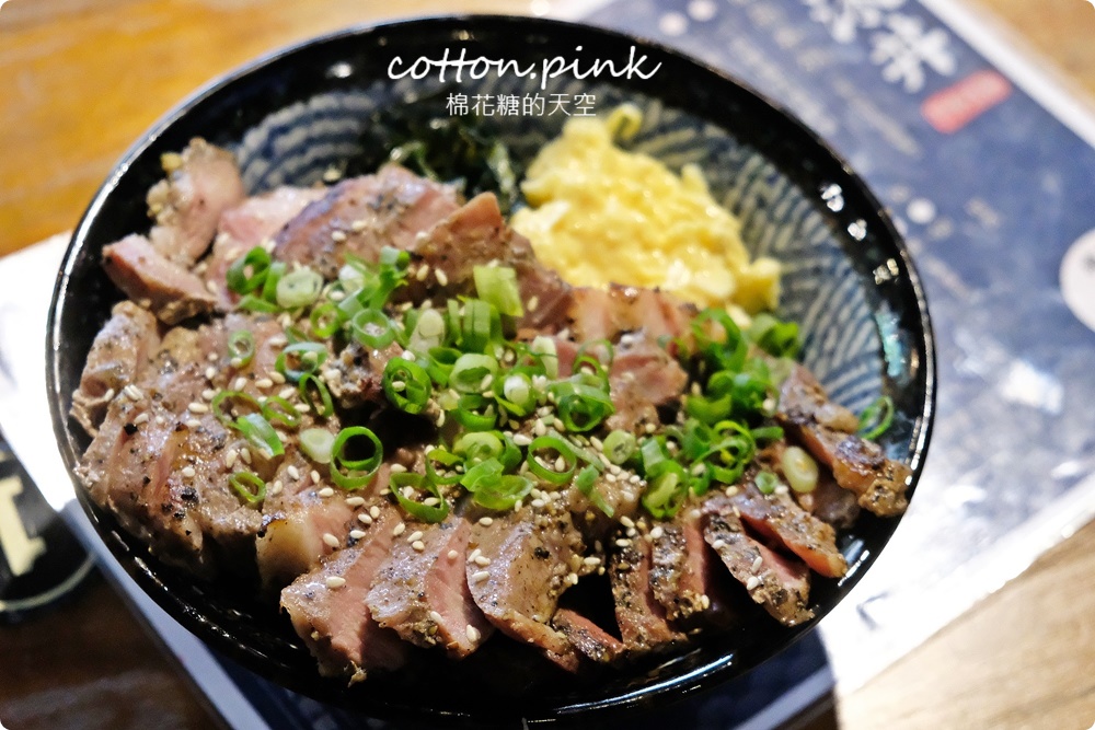 模範街商圈蓋飯專賣店太澎湃！沐丼蚵仔酥嘎魷魚海味蓋飯吃起來～