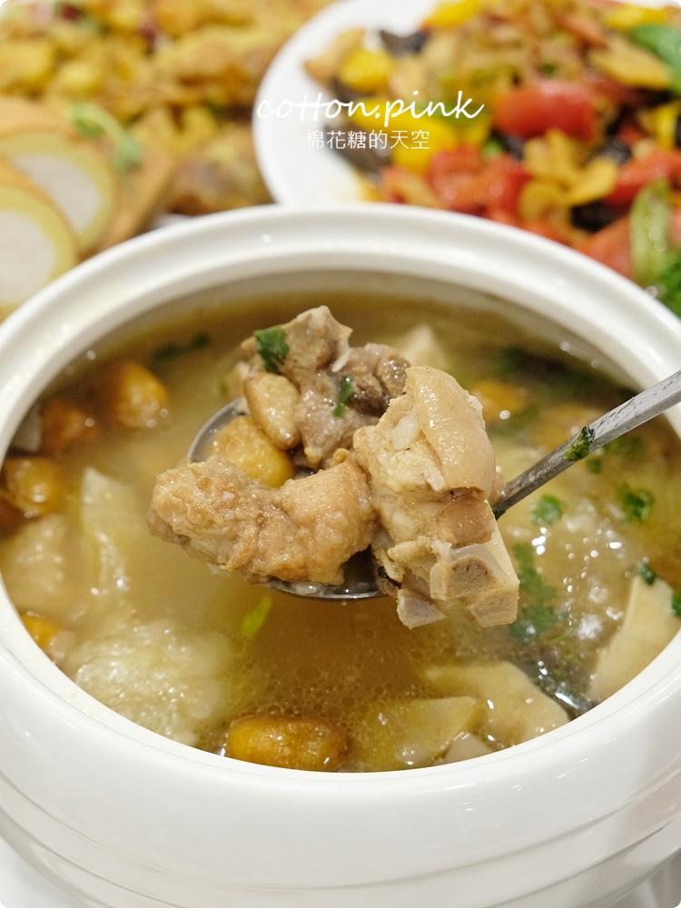 台中婚宴會館多一家！就在火車站旁～天圓地方儷軒會館大小廳都有，一桌也能坐優雅包廂