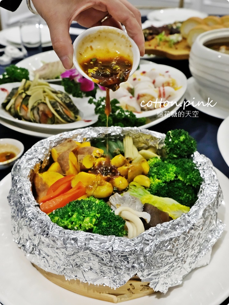 台中婚宴會館多一家！就在火車站旁～天圓地方儷軒會館大小廳都有，一桌也能坐優雅包廂
