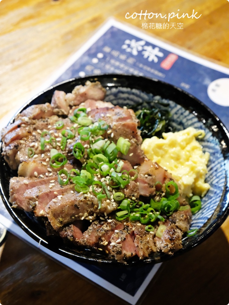 模範街商圈蓋飯專賣店太澎湃！沐丼蚵仔酥嘎魷魚海味蓋飯吃起來～