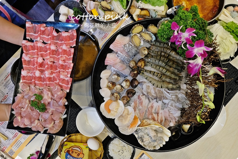 台中火鍋這家很低調，湯底香氣直衝腦門擋不住！湯馥石頭鍋超狂巨無霸海鮮盆十種嚴選海鮮在裡面
